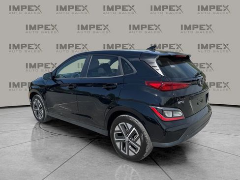 Used 2023 Hyundai Kona SE image 3