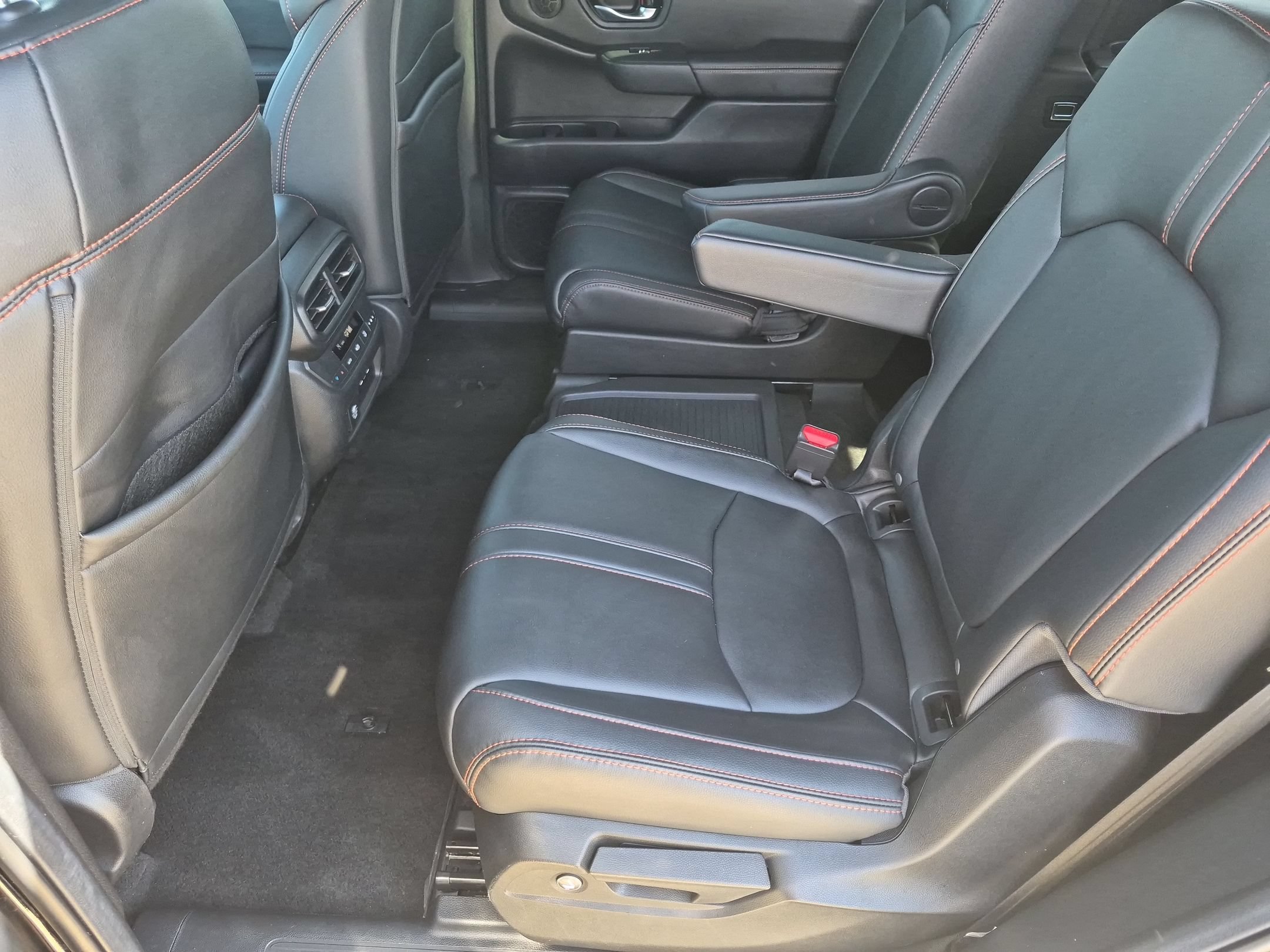 Used 2025 Honda Pilot TrailSport image 22