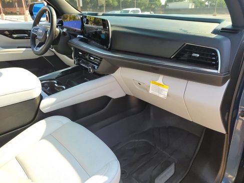 Used 2025 Chevrolet Tahoe Premier AWD/4WD image 9