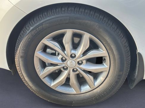 Used 2019 Kia Sedona EX FWD image 5