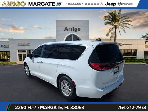 New 2026 Chrysler Pacifica Select FWD image 7