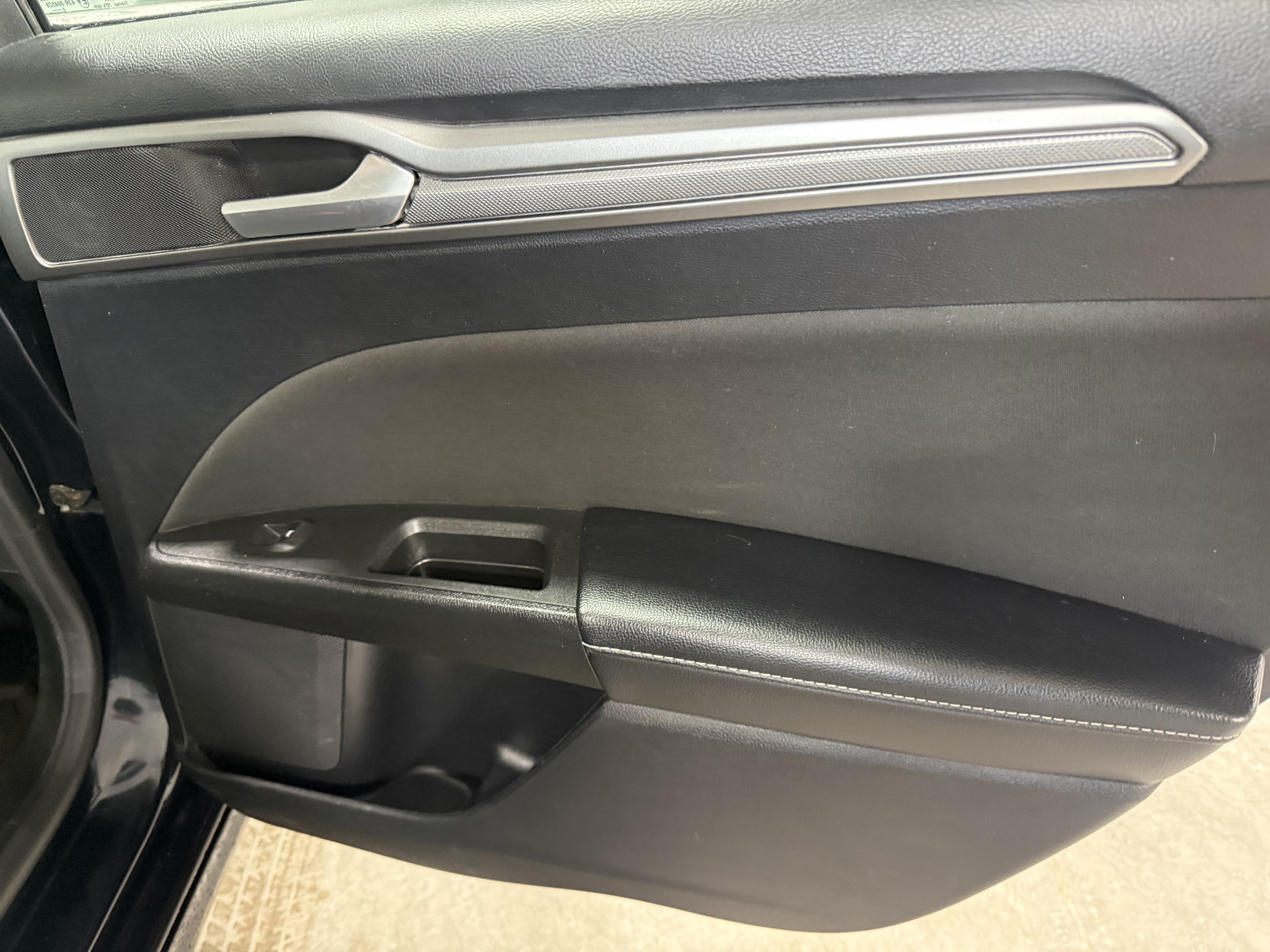 Used 2020 Ford Fusion SE FWD image 8
