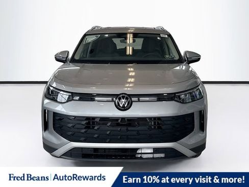 New 2025 Volkswagen Tiguan SE image 2