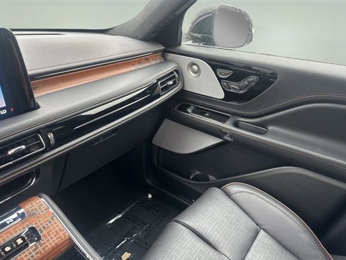 New 2025 Lincoln Aviator Black Label image 19