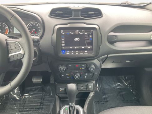 Used 2023 Jeep Renegade Latitude AWD/4WD image 11