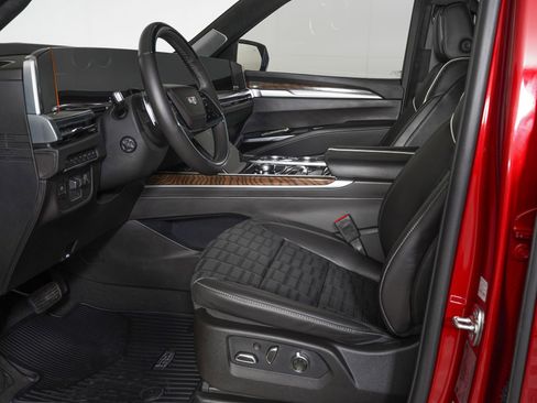 Used 2026 Cadillac Escalade Platinum Sport w/ LPO, ONYX Package image 17