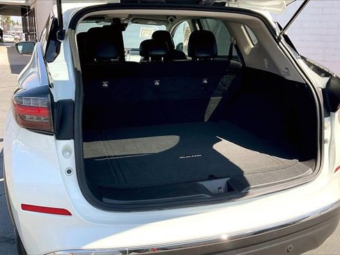 Used 2023 Nissan Murano SV image 34