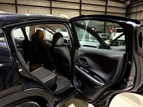 Used 2022 Honda HR-V LX image 21