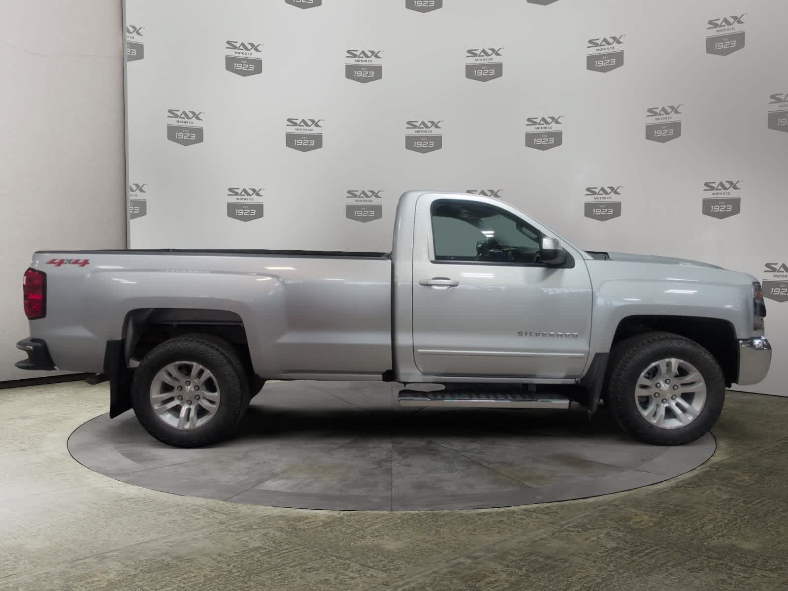 Used 2018 Chevrolet Silverado 1500 LT w/ LT Convenience Package AWD/4WD image 6