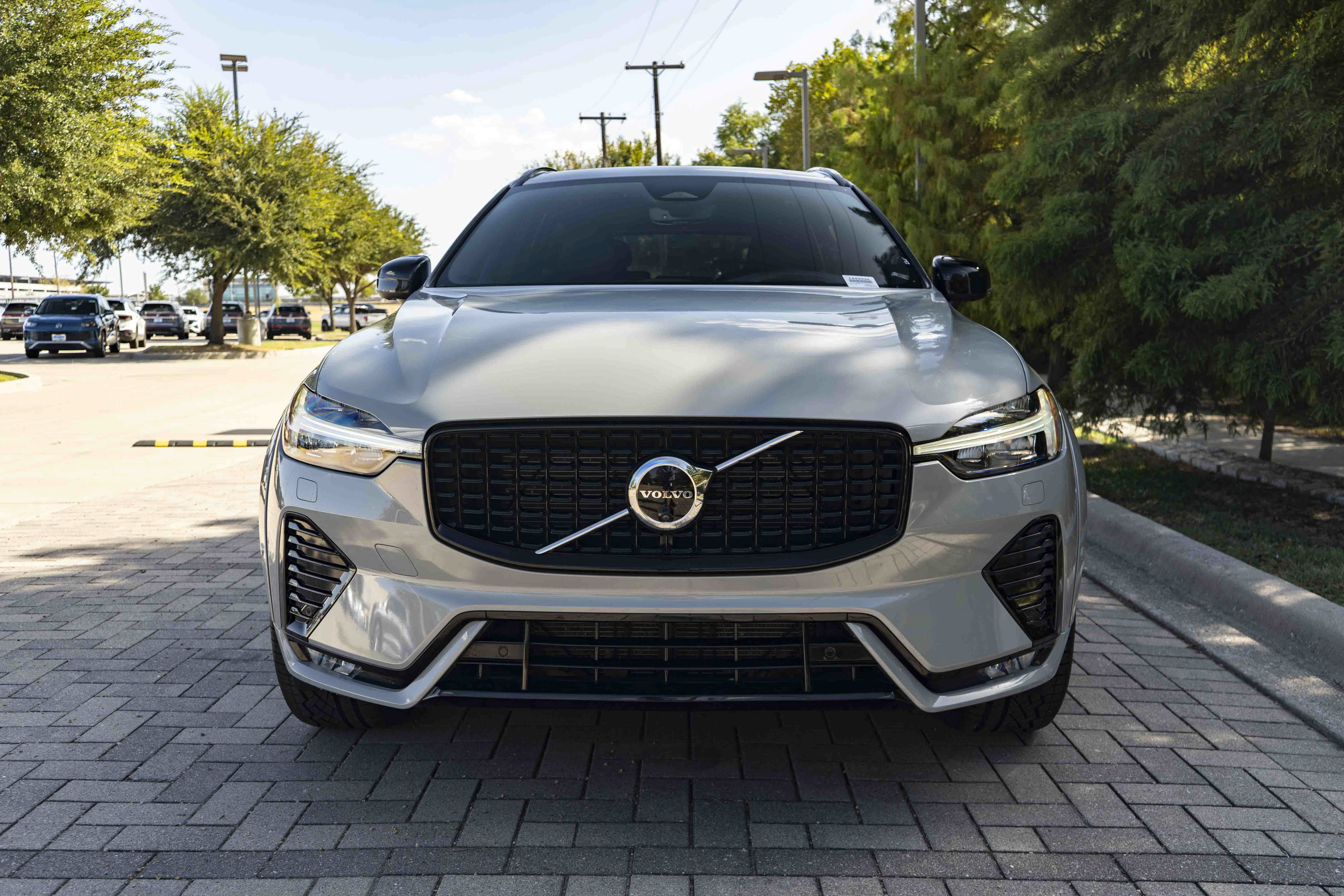 Used 2024 Volvo XC60 B5 Ultimate w/ Protection Package Premier AWD/4WD image 3