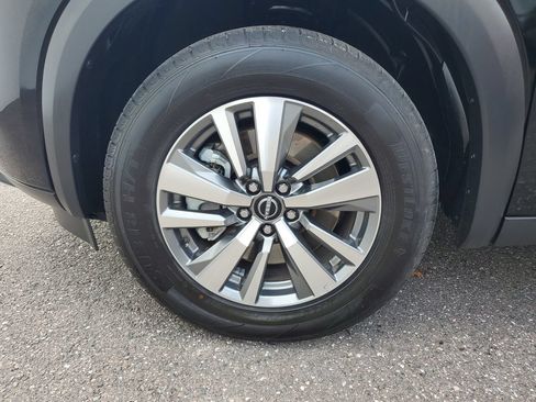 Used 2025 Nissan Pathfinder SL FWD image 5