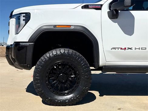 Used 2024 GMC Sierra 2500 AT4X image 5