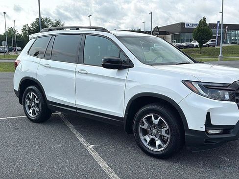 Used 2023 Honda Passport TrailSport image 2