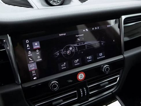 Certified 2025 Porsche Macan Turbo image 15