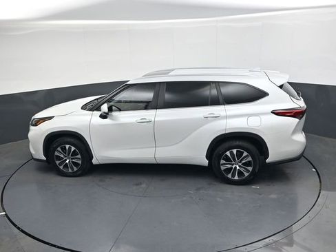 Used 2023 Toyota Highlander XLE image 22