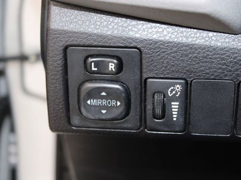 Used 2016 Toyota Corolla LE image 36