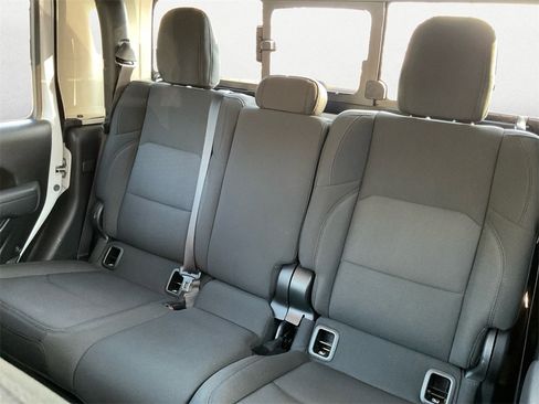 Used 2022 Jeep Gladiator Willys image 9
