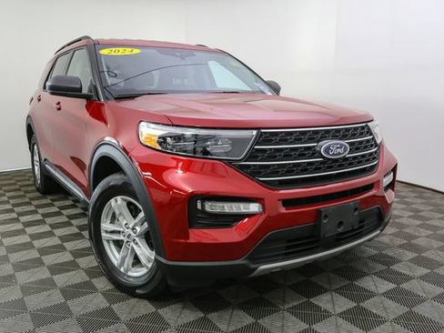 Used 2024 Ford Explorer XLT w/ Equipment Group 202A AWD/4WD image 3