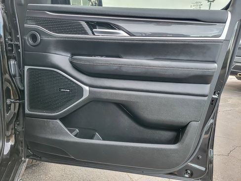 Used 2024 Jeep Wagoneer L 4WD w/ Premium Group I image 23