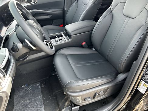 Used 2025 Kia Sorento EX AWD/4WD image 19