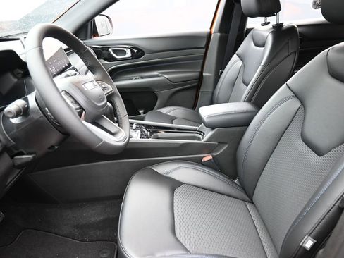 New 2026 Jeep Compass Latitude image 10