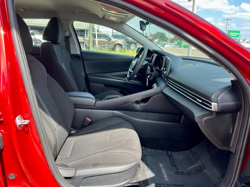 Used 2021 Hyundai Elantra SE image 21