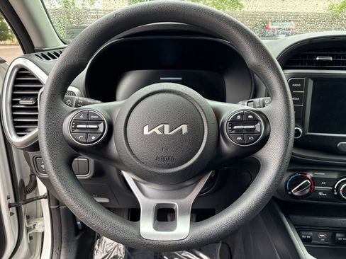 Used 2025 Kia Soul LX w/ LX Technology Package FWD image 27