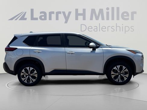 Used 2023 Nissan Rogue SV AWD/4WD image 6