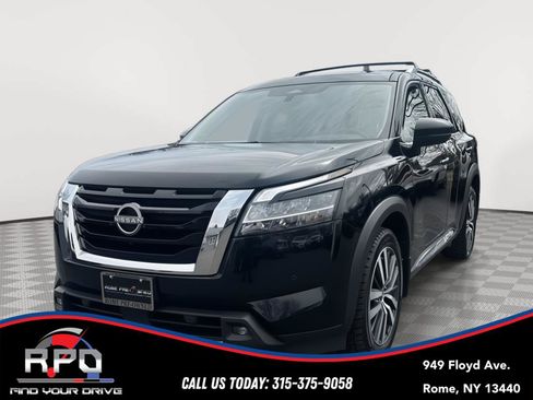 Used 2022 Nissan Pathfinder Platinum w/ Cargo Package AWD/4WD image 1