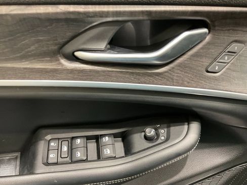 Used 2023 Jeep Grand Cherokee L Limited AWD/4WD image 7