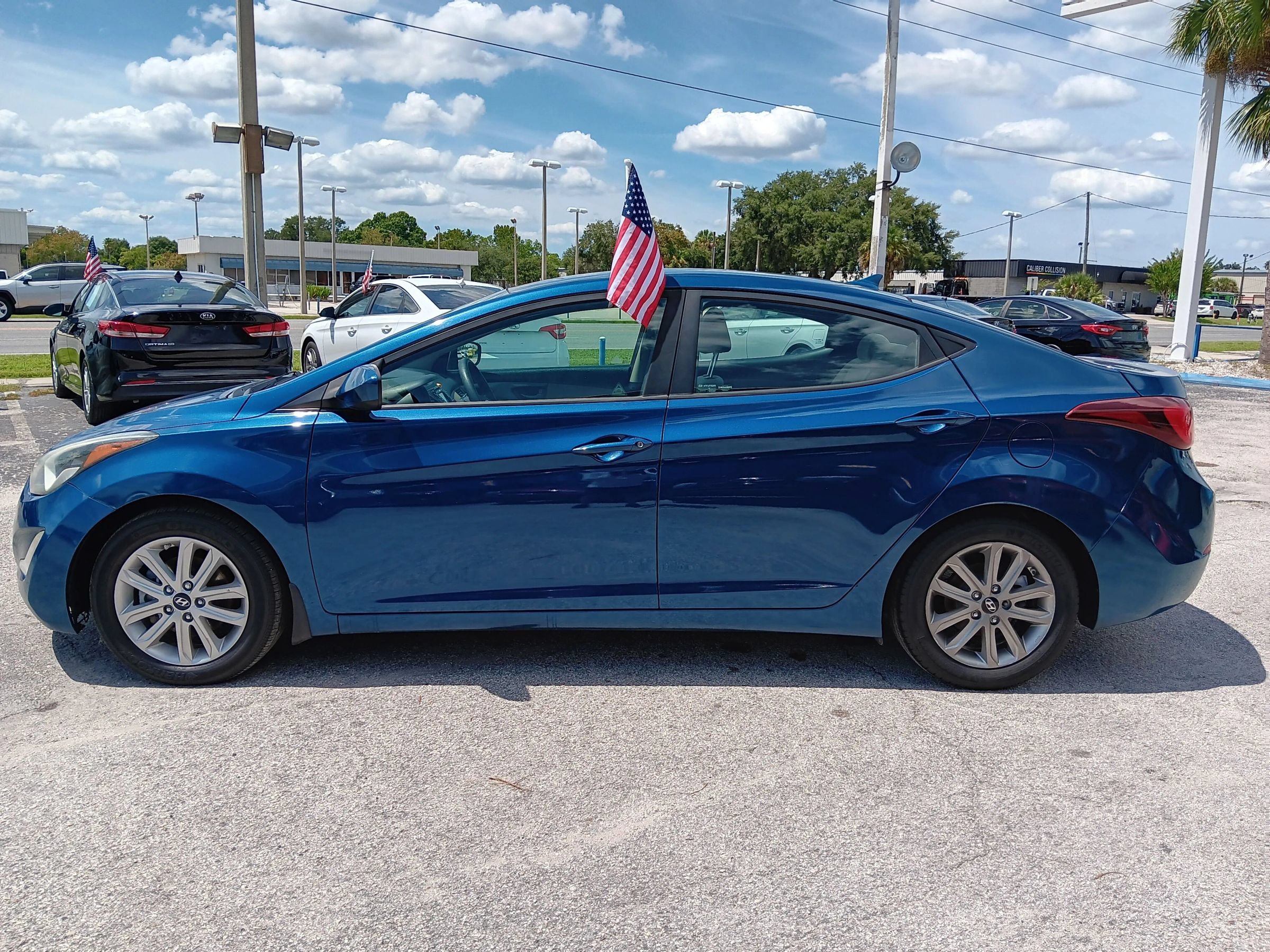 Used 2016 Hyundai Elantra SE w/ Option Group 02 FWD image 6