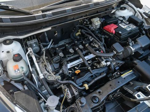 Used 2018 Nissan Kicks SR image 28