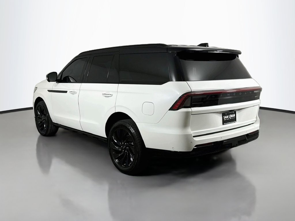 Used 2025 Lincoln Navigator Reserve w/ Jet Appearance Package AWD/4WD image 5
