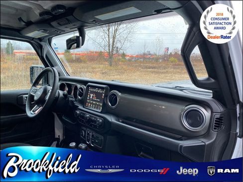 Used 2023 Jeep Gladiator Overland image 36