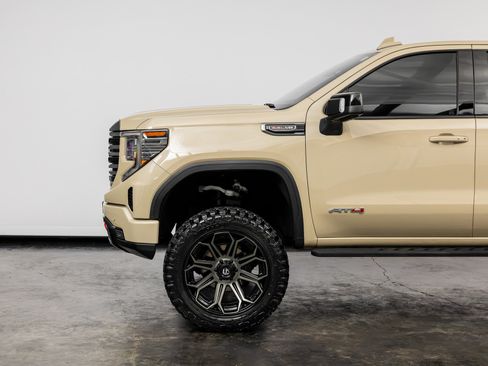Used 2022 GMC Sierra 1500 AT4 w/ AT4 Premium Package AWD/4WD image 10