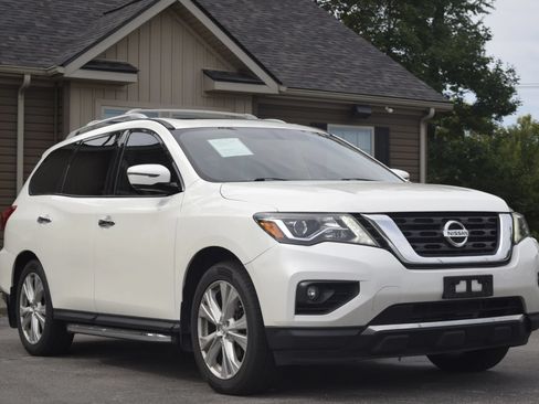 Used 2018 Nissan Pathfinder SL w/ SL Premium Package AWD/4WD image 4