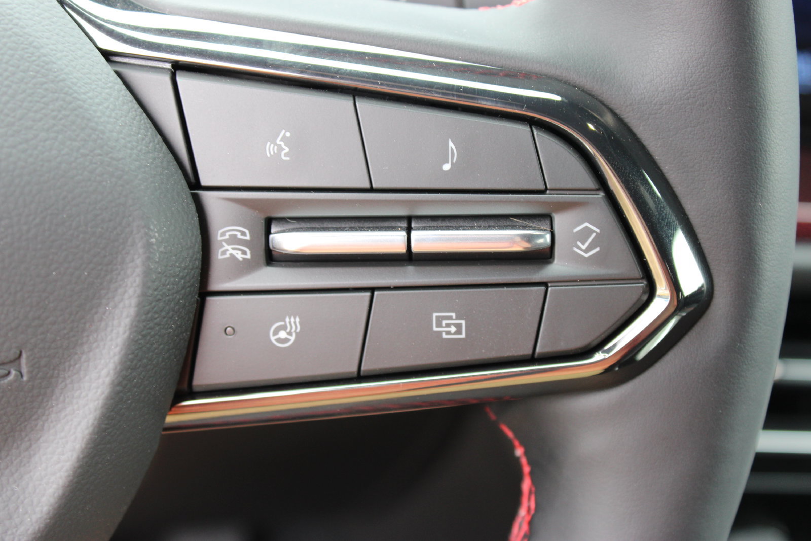 New 2026 Chevrolet Traverse RS w/ LPO, Floor Liner Package FWD image 19