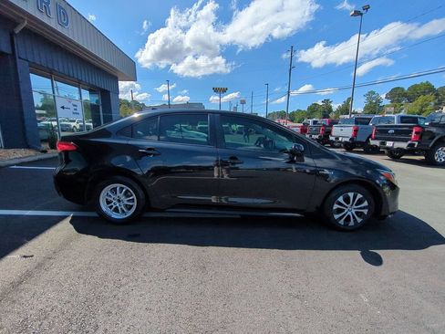 Used 2020 Toyota Corolla LE FWD image 4