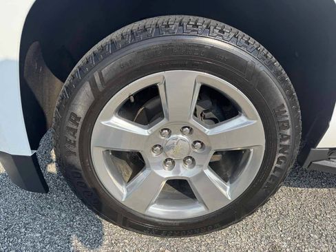 Used 2020 Chevrolet Tahoe LT w/ Luxury Package RWD image 36