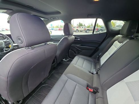 Used 2024 Chevrolet Trax RS w/ Sunroof Package FWD image 17