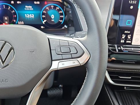 New 2026 Volkswagen Atlas Cross Sport SE image 19