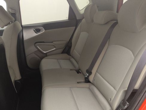 Used 2022 Kia Soul LX image 18