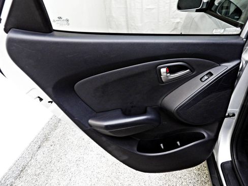 Used 2011 Hyundai Tucson GLS image 9