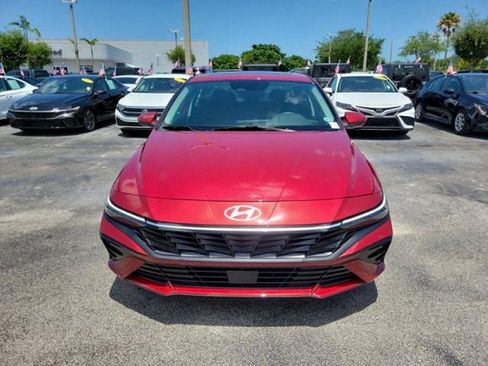 Used 2025 Hyundai Elantra SEL FWD image 2