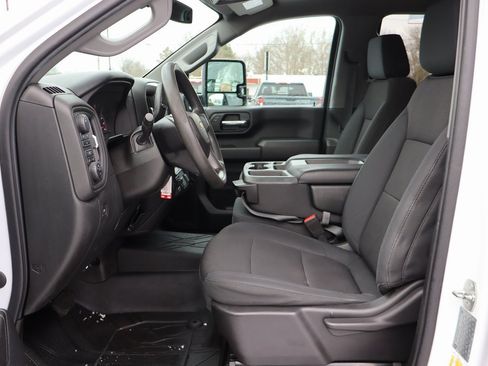 Used 2020 Chevrolet Silverado 2500 Custom w/ Custom Value Package image 6