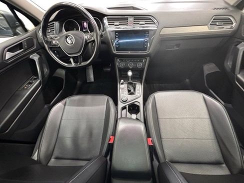 Used 2019 Volkswagen Tiguan SE w/ Panoramic Sunroof Package image 16