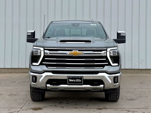 Used 2024 Chevrolet Silverado 2500 LTZ w/ LTZ Premium Package image 9