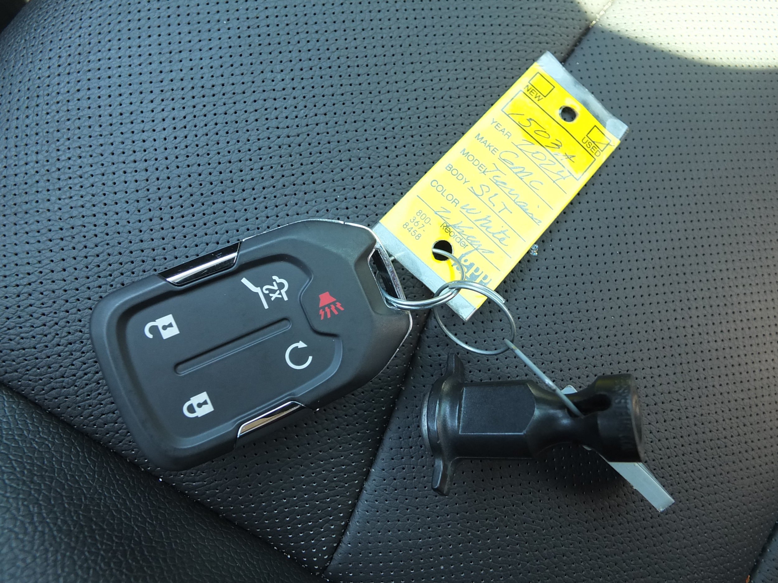Used 2024 GMC Terrain SLT w/ Tech Package AWD/4WD image 32