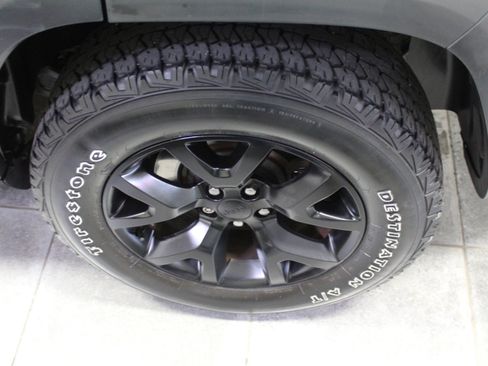 Used 2016 Jeep Cherokee Trailhawk w/ Comfort/Convenience Group image 34