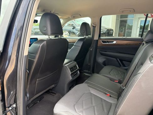 Used 2025 Volkswagen Atlas SE FWD image 32